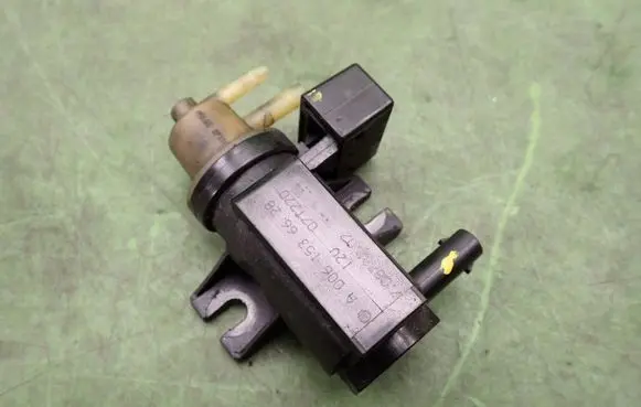 Mercedes-Benz B W245 Breather valve A0061536628