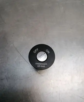 KIA Carens II Passenger airbag on/off switch 