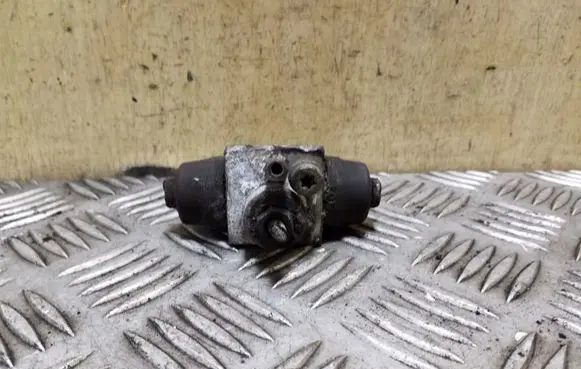 Volkswagen Polo V 6R Rear brake cylinder 