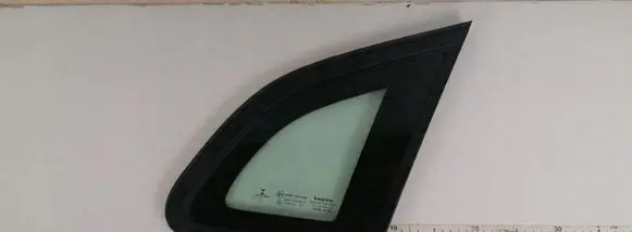 Volvo V40 Rear side window
