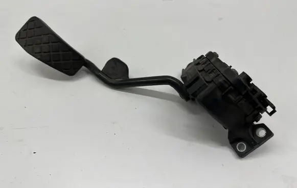 Volkswagen PASSAT B5.5 Accelerator throttle pedal 8E2721523
