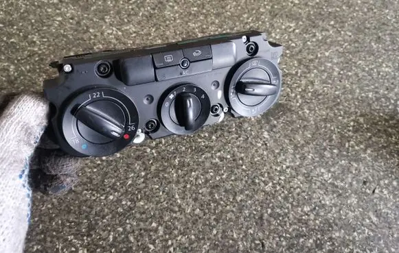 Volkswagen Golf V Climate control unit