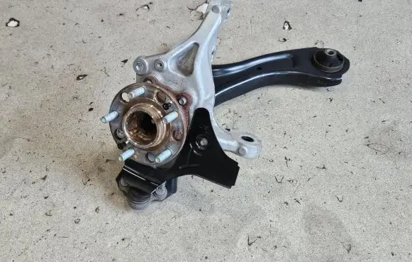 Front wheel hub spindle knuckle