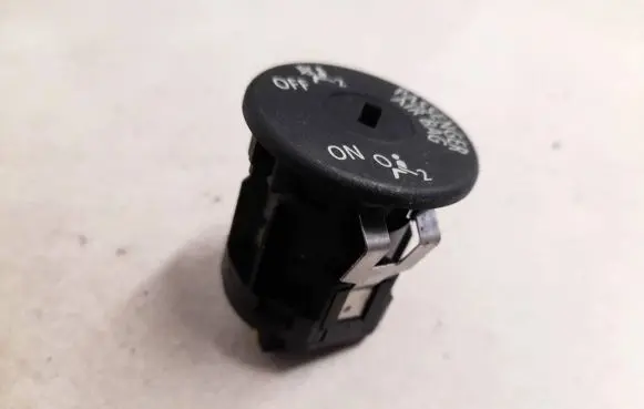 Passenger airbag on/off switch