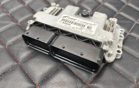Alfa Romeo Mito Engine control unit/module 51830585 1039S32206 0261S04664