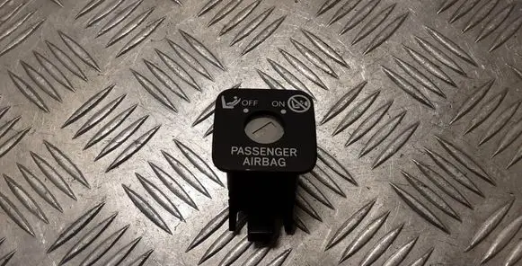 Passenger airbag on/off switch