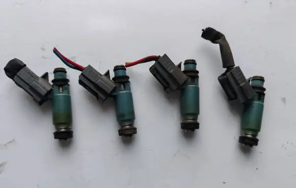 Fuel injectors set