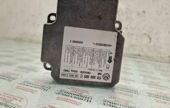 Volkswagen Touran I Airbag control unit/module 1T0909605C