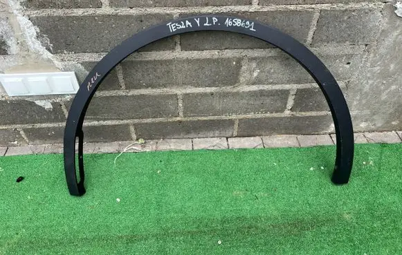 Tesla Model Y Front arch trim 1658691