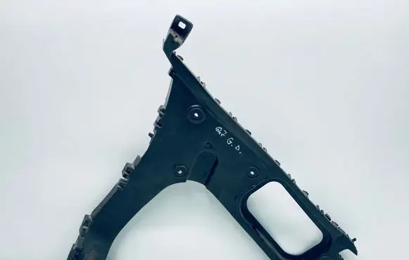 Audi Q7 4L Bumper support mounting bracket corner 4L0807454A