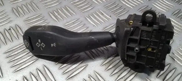BMW 5 E39 Indicator stalk 8363668 0104010