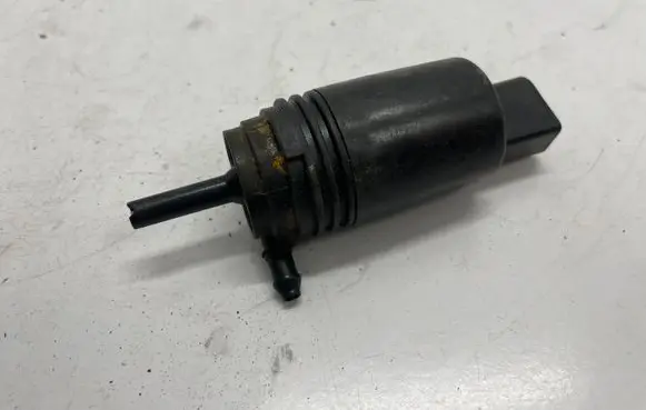 BMW 5 F10 F11 Windscreen/windshield washer pump 8377612
