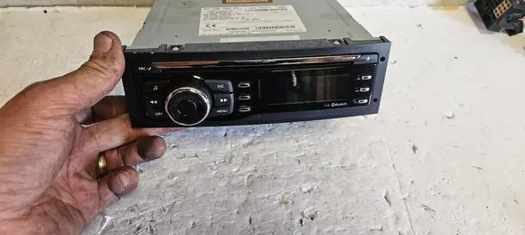 Radio/CD/DVD/GPS head unit