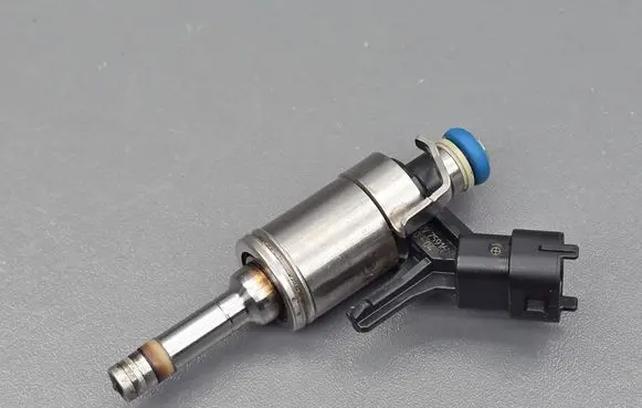 Citroen DS5 Fuel injector V7591623