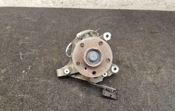 BMW 2 F46 Front wheel hub 6870838