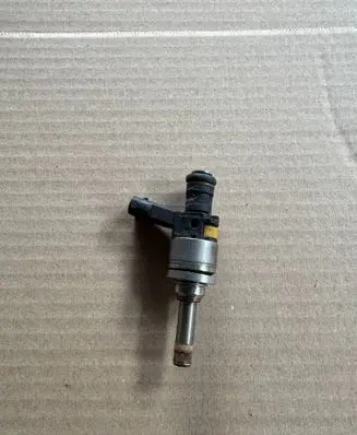 Mercedes-Benz C W204 Fuel injector A2710781123