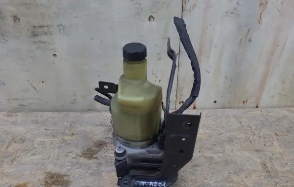 Volvo V50 Power steering pump 31302206