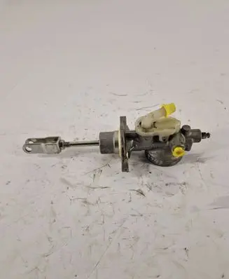 Subaru XV Clutch master cylinder