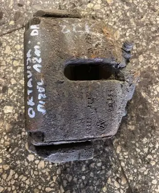 Skoda Octavia Mk2 (1Z) Front brake caliper
