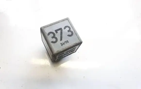 Volkswagen PASSAT B5.5 Other relay 8D0951253A v23134-b52-x301