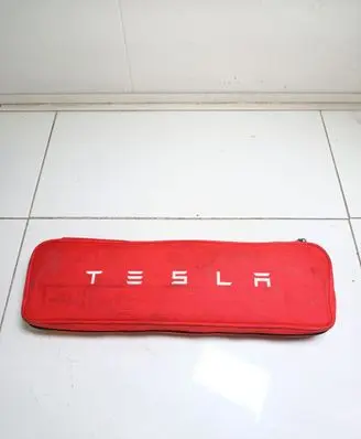 Tesla Model S First aid kit DIN13164 27R032738