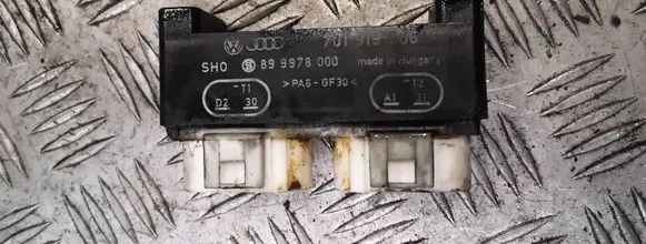 Volkswagen Sharan Coolant fan relay 899978000