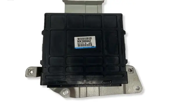 Mitsubishi Pajero Engine control unit/module MK386842