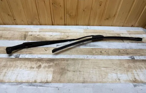 Toyota Avensis T250 Front wiper blade arm 3G6597