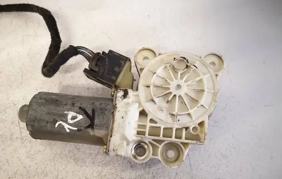 Mercedes-Benz E W211 Front door window regulator motor A2118202942