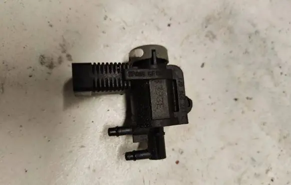 Audi A6 S6 C5 4B Turbo solenoid valve 1J0906283C