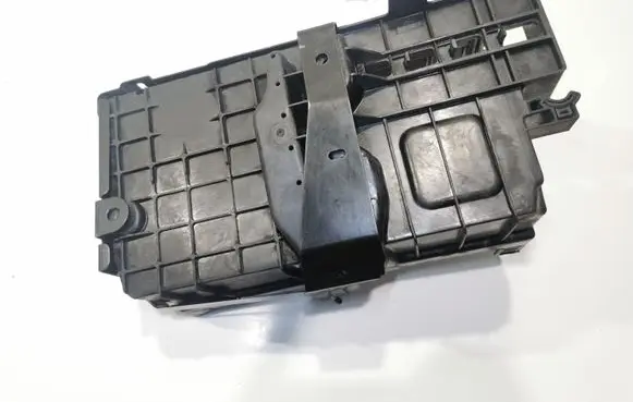Chevrolet Cruze Battery box tray 13262103