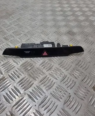 Hyundai Tucson TL Hazard light switch 93700D7100 1906030000585