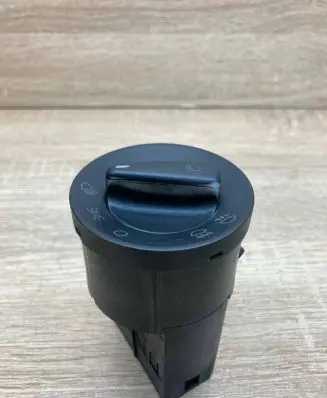 Volkswagen Golf IV Light switch 1C0941531A