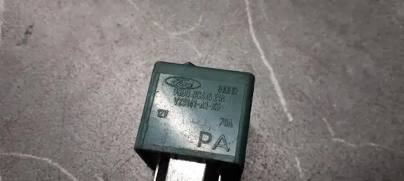 Ford Focus Fuel pump relay 95BG8C616E1B