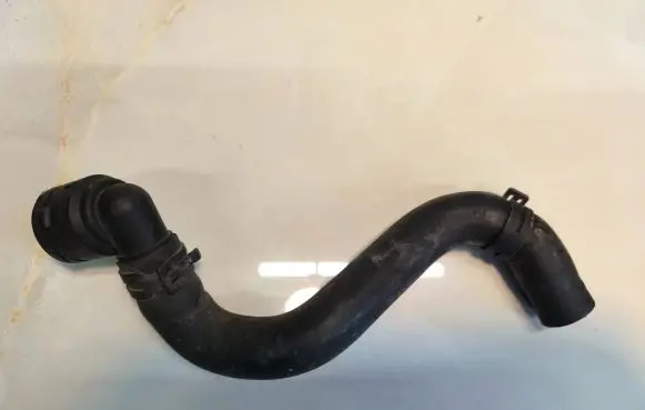 Volkswagen Touran I Engine coolant pipe/hose 1K0122291