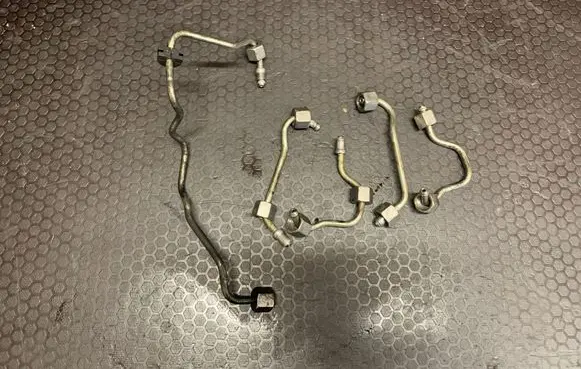BMW 5 E60 E61 Fuel injector supply line/pipe 