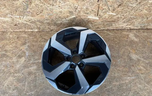 Nissan Qashqai J12 R18 alloy rim C10169