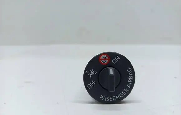 Passenger airbag on/off switch