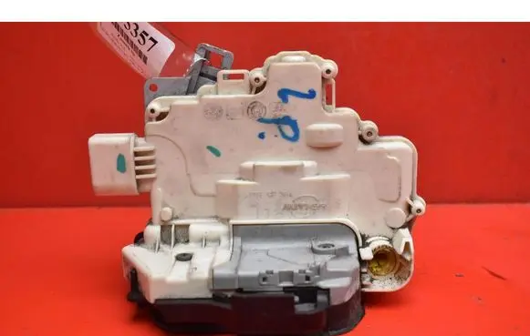Audi A3 S3 A3 Sportback 8P Front door lock 4F1837015E