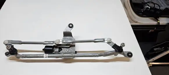Jeep Grand Cherokee WL Front wiper linkage and motor 68377072AB P68377072AB