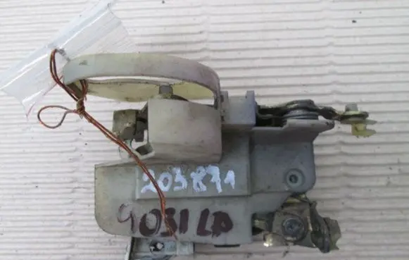 Opel Tigra A Front door lock