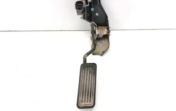 Toyota Avensis T250 Accelerator throttle pedal A7120