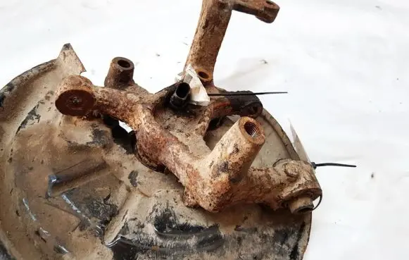 Volkswagen Golf V Rear wheel hub