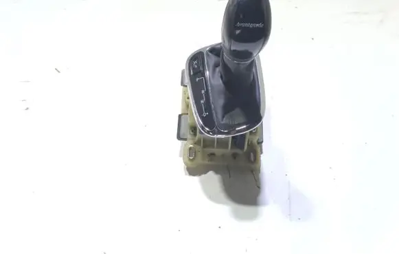 Mercedes-Benz C W203 Gear shifter/selector A2032672524