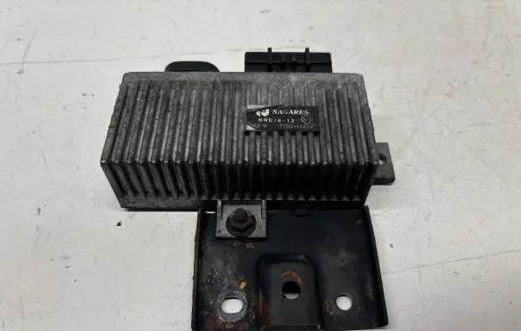 Volvo S40, V40 Glow plug pre-heat relay 7700111525