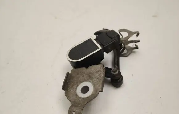 Mercedes-Benz EQC Rear air suspension level height sensor A0009053704