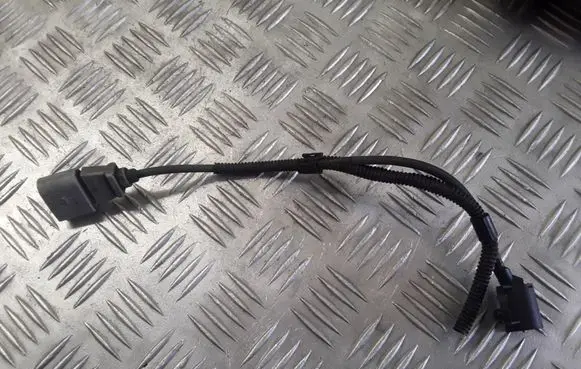 Volkswagen Golf V Camshaft position sensor 03G906433A