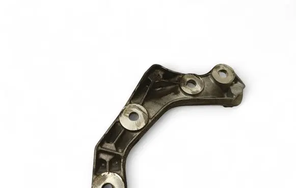 Mercedes-Benz CLS C218 X218 Engine mounting bracket A2720140295