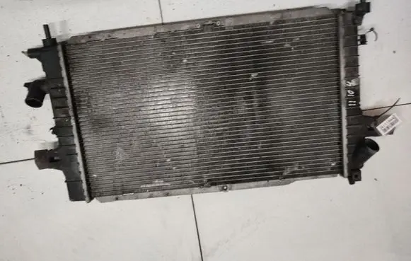 Opel Astra H Coolant radiator M003748