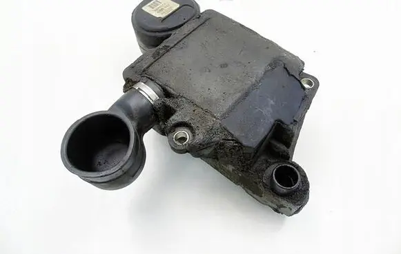 Volvo S80 Oil breather separator 8699153